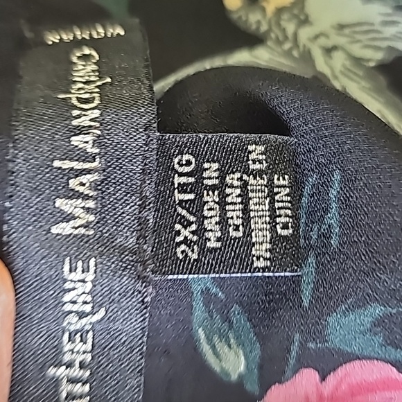 Catherine Malandrino blouse, size 2X. Black with roses and lovely blue birds. - Picture 9 of 12